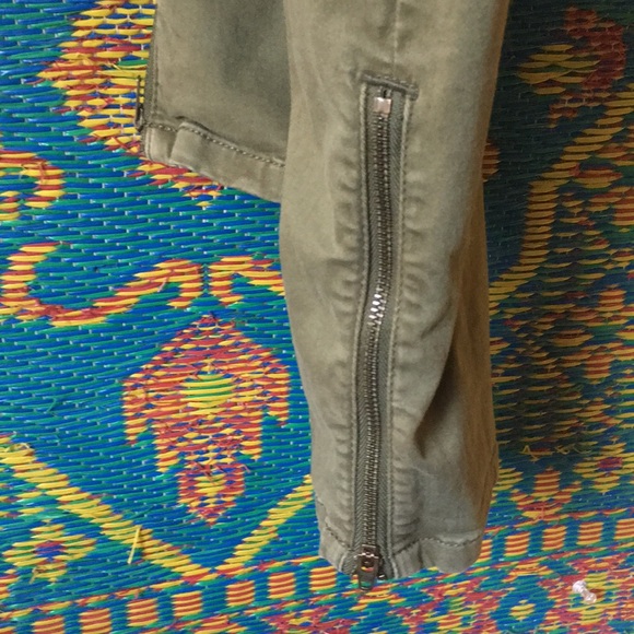 Green jeans with zipper bottom - Picture 3 of 3